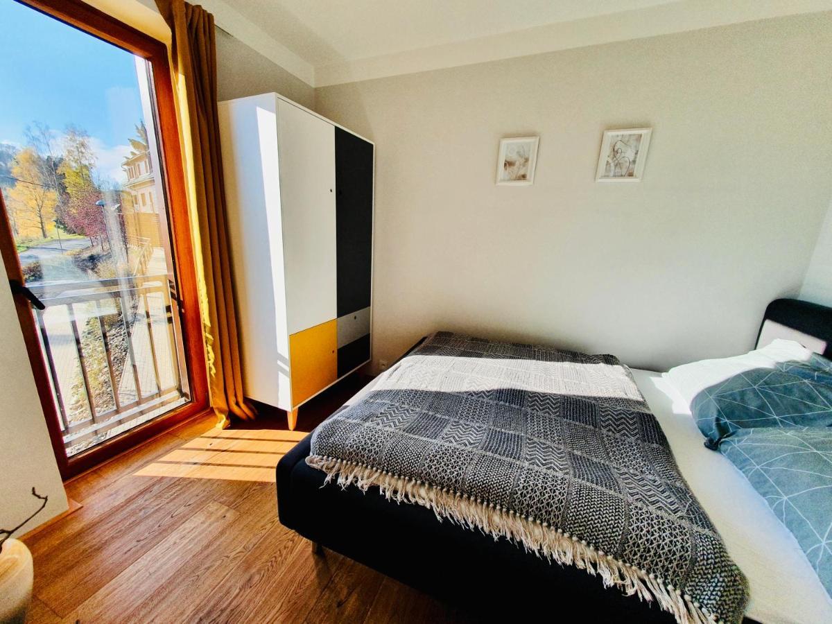 Utulny Apartman V Srdci Krkonos Se Saunou ヤブロネツ・ナト・イゼロウ エクステリア 写真